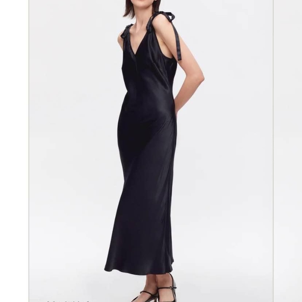 Kotn Hamama Dress || Size Medium | Satin and backless